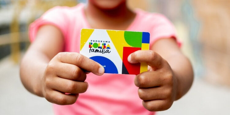 Ótima notícia para mães que recebem Bolsa Família neste sábado (13)