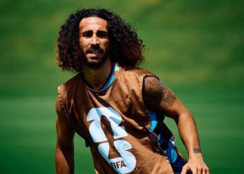 Enquanto o Real Madrid contratou Cucurella, Barcelona estuda a venda de atacante