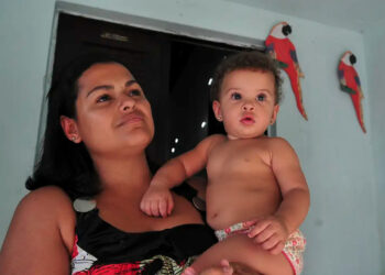 Programa assistencial distribui R$ 300 por mês para mães neste estado e abriu novas vagas