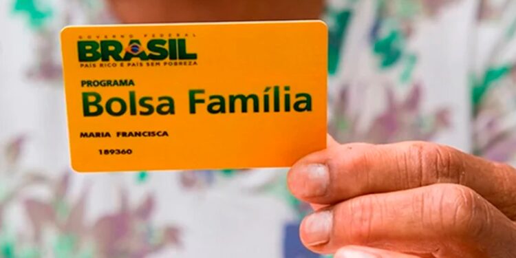 CRAS faz alerta para beneficiários do Bolsa Família evitarem o bloqueio do benefício