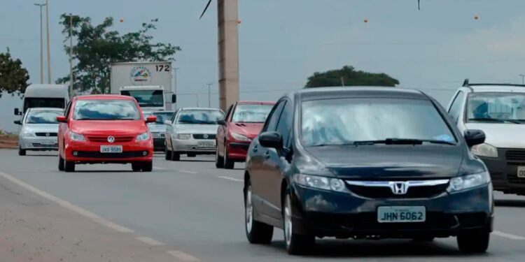 Idade máxima para comprar um carro financiado no Brasil: depois disso fica muito difícil