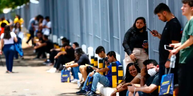 Benefício pouco conhecido de R$ 1.050 está disponível para brasileiros que fizerem o Enem