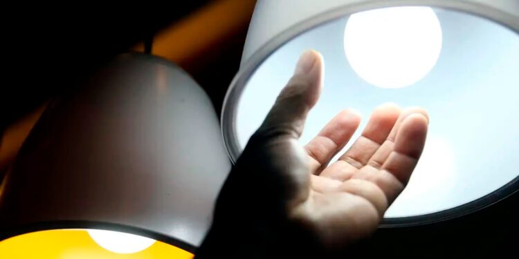 Conta de luz vai sofrer aumento de 14,97% para brasileiros abastecidos por esta concessionária