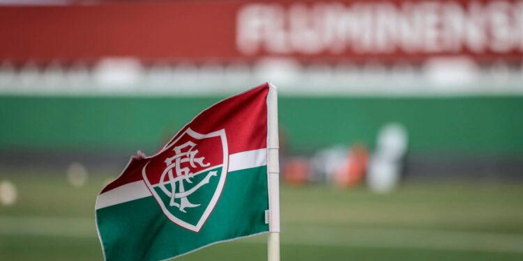 Fluminense acertou a venda de zagueiro; já Marcelo, seu ex-jogador, cria o próprio clube