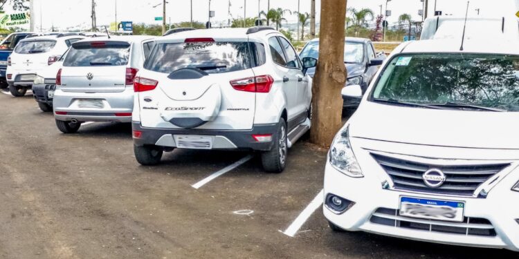 Quem comete esse erro comum ao estacionar o carro sofre multa de R$ 293 e 7 pontos na carteira