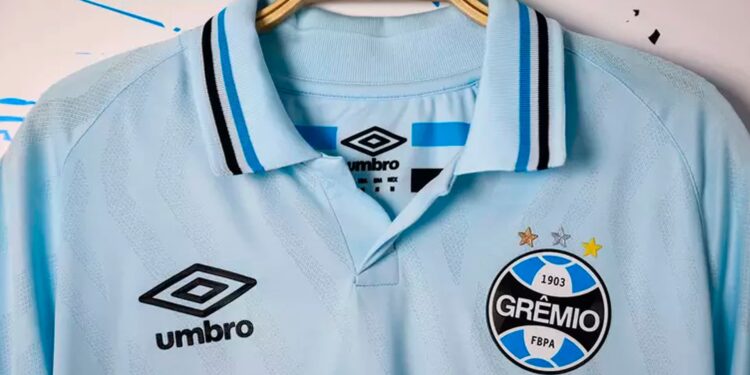 Enquanto o Grêmio contratou camisa 9 do Botafogo, o Inter negocia com um meia-atacante de time da Série B