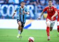 Enquanto o Inter contratou zagueiro pagando R$ 1 milhão por mês, Grêmio pagou R$ 3 milhões para comprar zagueiro