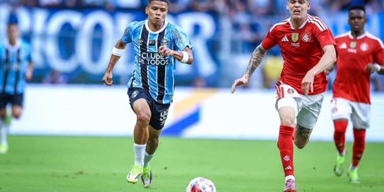 Enquanto o Inter contratou zagueiro pagando R$ 1 milhão por mês, Grêmio pagou R$ 3 milhões para comprar zagueiro