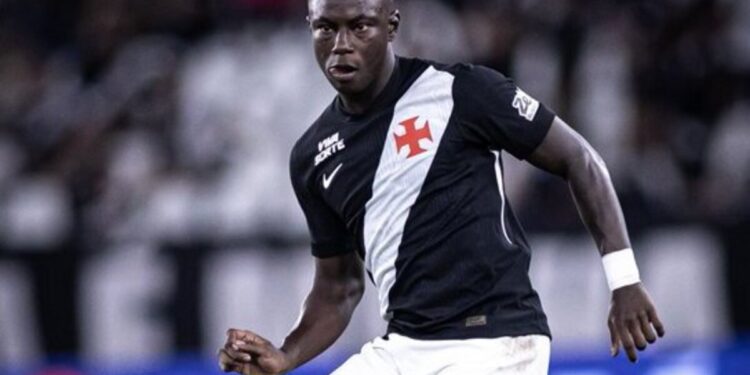Enquanto o Vasco quer contratar jogador do futebol português, rivais da Série A querem atacante do Cruz-Maltino