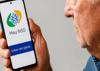 Trabalhadores brasileiros que já poderiam se aposentar e seguem trabalhando podem receber benefício nesse caso