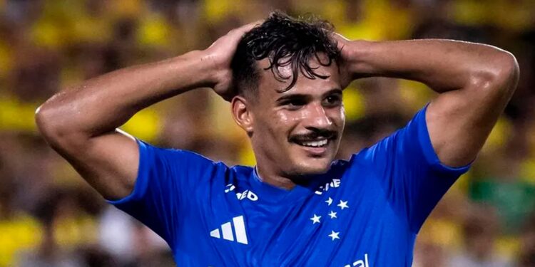 Enquanto a venda de Kaiki pelo Cruzeiro pode melar, o Santos tem interesse em lateral da Copa do Mundo