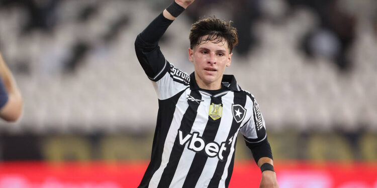 Botafogo aceita proposta de R$ 146,3 milhões para vender Montoro e Flamengo é procurado para negociar Léo Ortiz