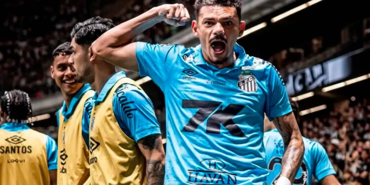 Santos encaminha ida de Tiquinho para o Fortaleza e negocia a contratação de jogador que está voando na Série B