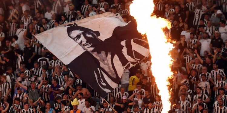 Botafogo libera jogador de graça para time mexicano e empresta atacante ao futebol japonês