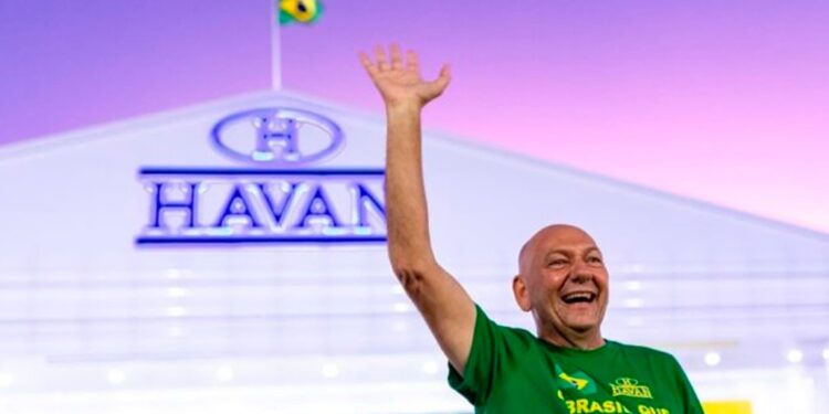 Véio da Havan tem 193 lojas no Brasil, vai abrir mais 7 este ano e prepara unidade no Paraguai