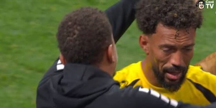 Enquanto Alisson ganha R$ 4,6 milhões por mês, salário de Vozinha é emocionante