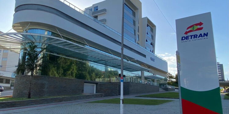 Detran faz alerta para golpe da falsa multa