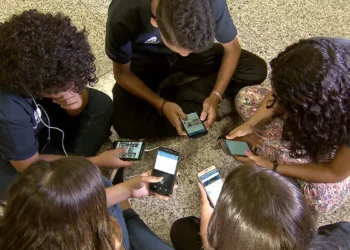 Menores de 18 anos podem ter direito a pensão do INSS de R$ 1.621 nesta situação