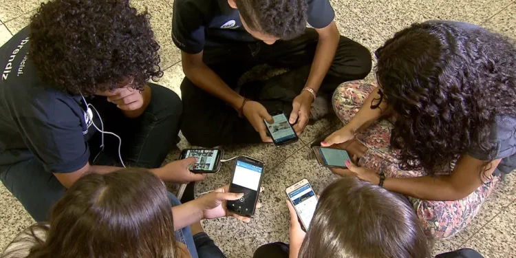 Menores de 18 anos podem ter direito a pensão do INSS de R$ 1.621 nesta situação