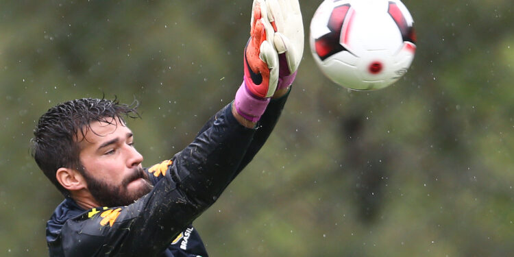 Enquanto Alisson ganha R$ 4,44 milhões no Liverpool, o herói do Marrocos nos pênaltis ganha bem mais