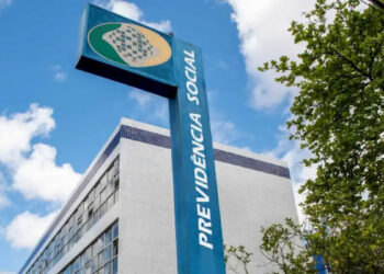 Brasileiros que estão solicitando benefícios do INSS devem estar atentos à “regra dos 30 dias”