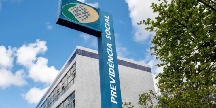 Brasileiros que estão solicitando benefícios do INSS devem estar atentos à “regra dos 30 dias”