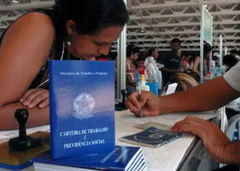 Quem trabalha como CLT pode conseguir quase R$ 5 mil juntando vários benefícios em 2026