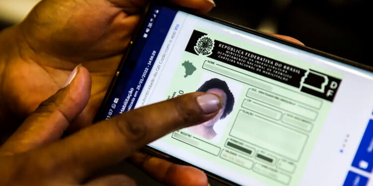 Como conseguir a nova CNH gratuita por não ter recebido multa?