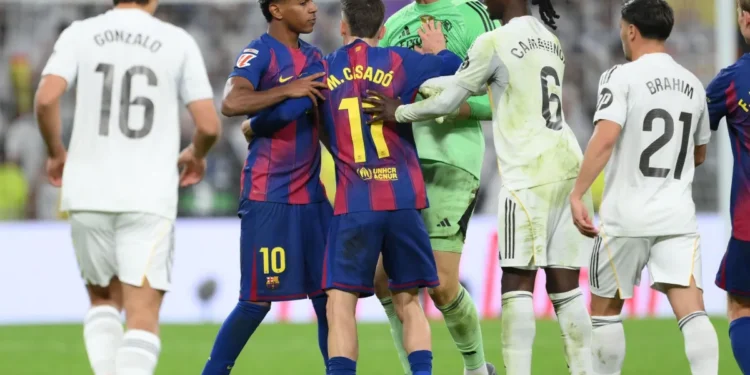 Enquanto o Barcelona já gastou R$ 474 milhões na janela, Real Madrid gastou bem menos