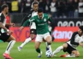 Enquanto o Palmeiras negocia a saída de meio-campista, Corinthians sonha com zagueiro do futebol europeu