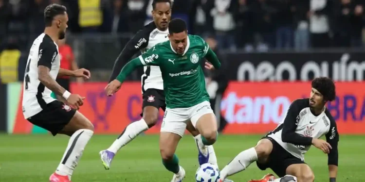 Enquanto o Palmeiras negocia a saída de meio-campista, Corinthians sonha com zagueiro do futebol europeu