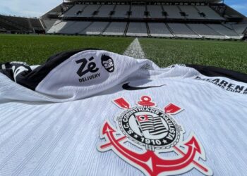 Corinthians encaminha negócio de R$ 31 milhões e Flamengo se aproxima de acerto com zagueiro