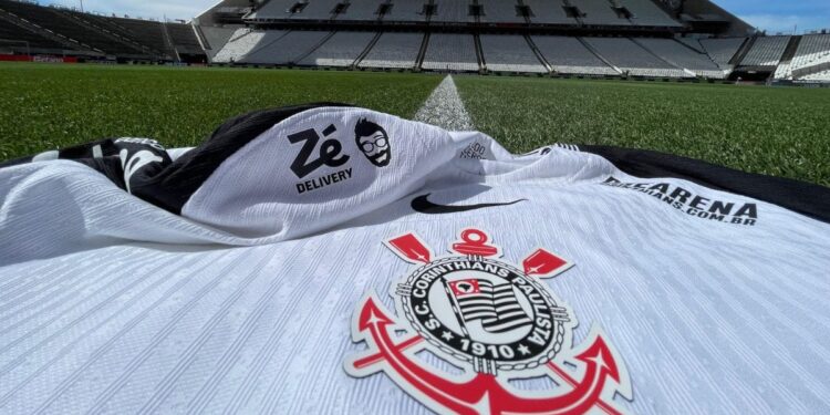 Corinthians encaminha negócio de R$ 31 milhões e Flamengo se aproxima de acerto com zagueiro