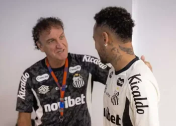 Enquanto o Santos prepara a saída de quatro jogadores, Corinthians está perto de vender atleta emprestado