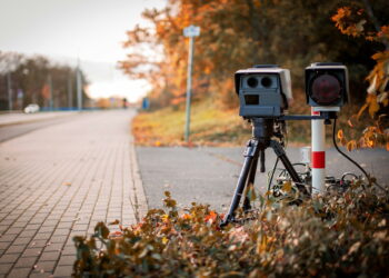 Truque muito usado pelos motoristas para escapar das multas nos radares não funciona mais
