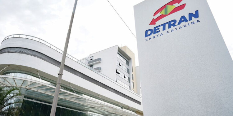 Detran faz alerta para golpe da falsa multa