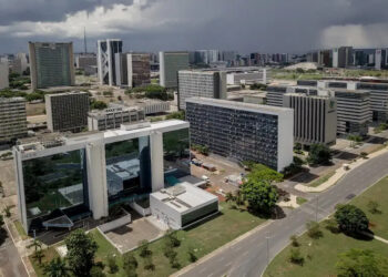 Beneficiários do INSS vão receber 14º salário em 2026?