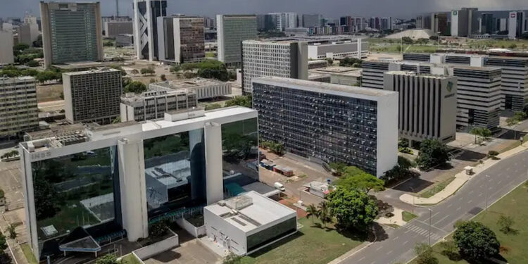 Beneficiários do INSS vão receber 14º salário em 2026?