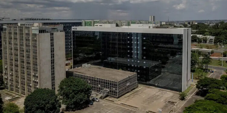 Quem vai fazer a Prova de Vida do INSS precisa tomar cuidado para não cair em golpe