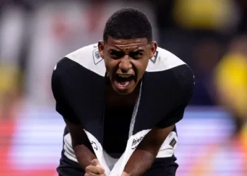 Corinthians dispensa zagueiro e recusa proposta por Gui Negão