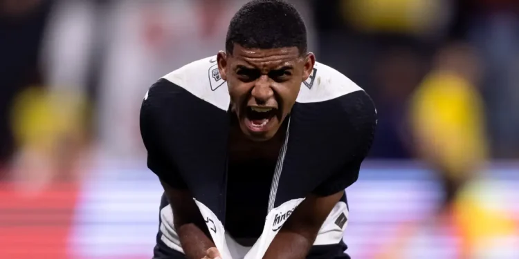 Corinthians dispensa zagueiro e recusa proposta por Gui Negão