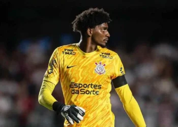Corinthians aceita proposta de 13 milhões de euros para vender Hugo Souza