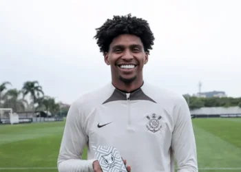 Corinthians aceita proposta de 13 milhões de euros para vender Hugo Souza