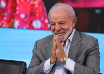 Quais são os benefícios sociais oferecidos pelo Governo Brasileiro?