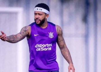Corinthians faz proposta para Memphis Depay e quer jogador do Flamengo