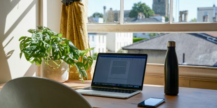 Quem trabalha em home office perde algum benefício trabalhista?