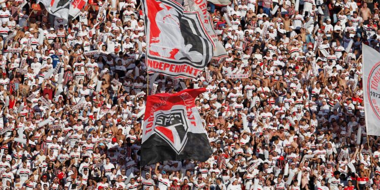 Jogador deixa o São Paulo para jogar na França, enquanto o Corinthians trabalha com a possível venda de dois volantes
