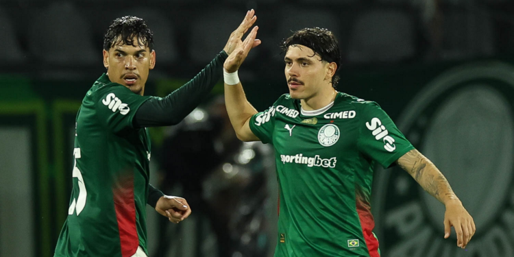 Enquanto Maurício ganha cerca de R$ 700 mil no Palmeiras, Gustavo Gómez ganha bem mais