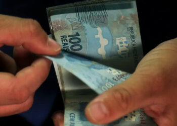 Revelado o provável salário mínimo no Brasil em 2027