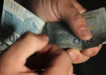 3 profissões que têm direito a um 14º salário no Brasil em 2026